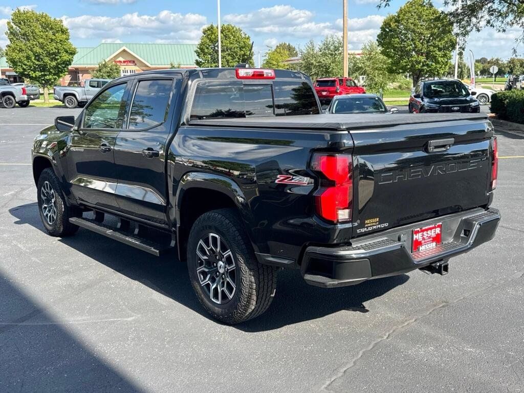 Used 2023 Chevrolet Colorado Z71 w/ Z71 Convenience Package 2 AWD/4WD image 3