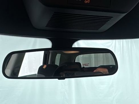 Used 2024 Nissan Pathfinder SV w/ SV Premium Package image 33