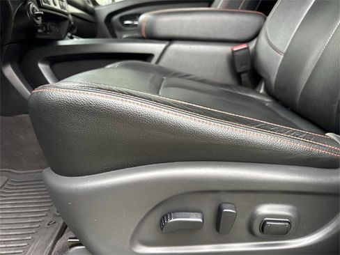 Used 2021 Nissan Titan PRO-4X w/ Pro-4x Convenience Package image 11
