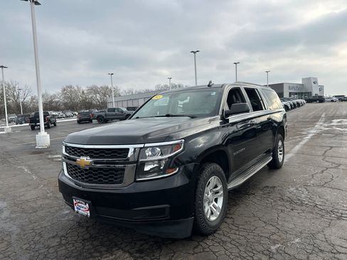 Used 2015 Chevrolet Suburban LT image 4