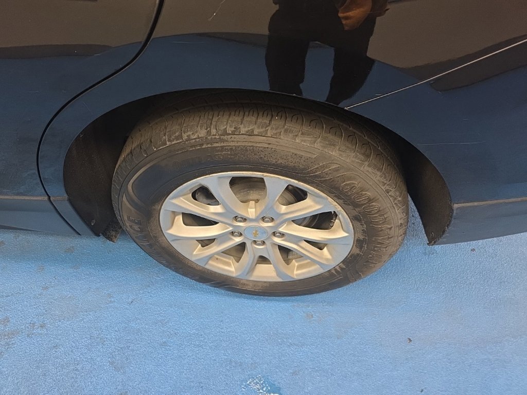 Certified 2018 Chevrolet Equinox LT FWD image 12