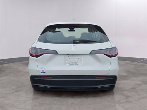 Certified 2023 Honda HR-V LX image 5