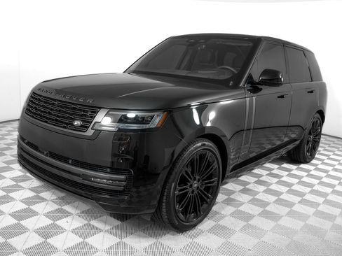 Used 2025 Land Rover Range Rover SE image 8
