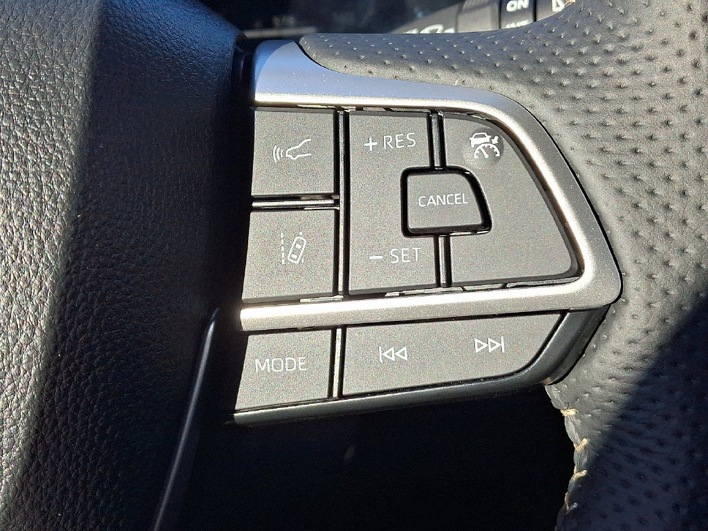 Used 2026 Toyota Sienna Limited FWD image 26