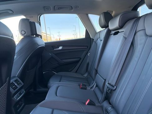 Used 2022 Audi Q5 e Premium w/ Convenience Package image 20