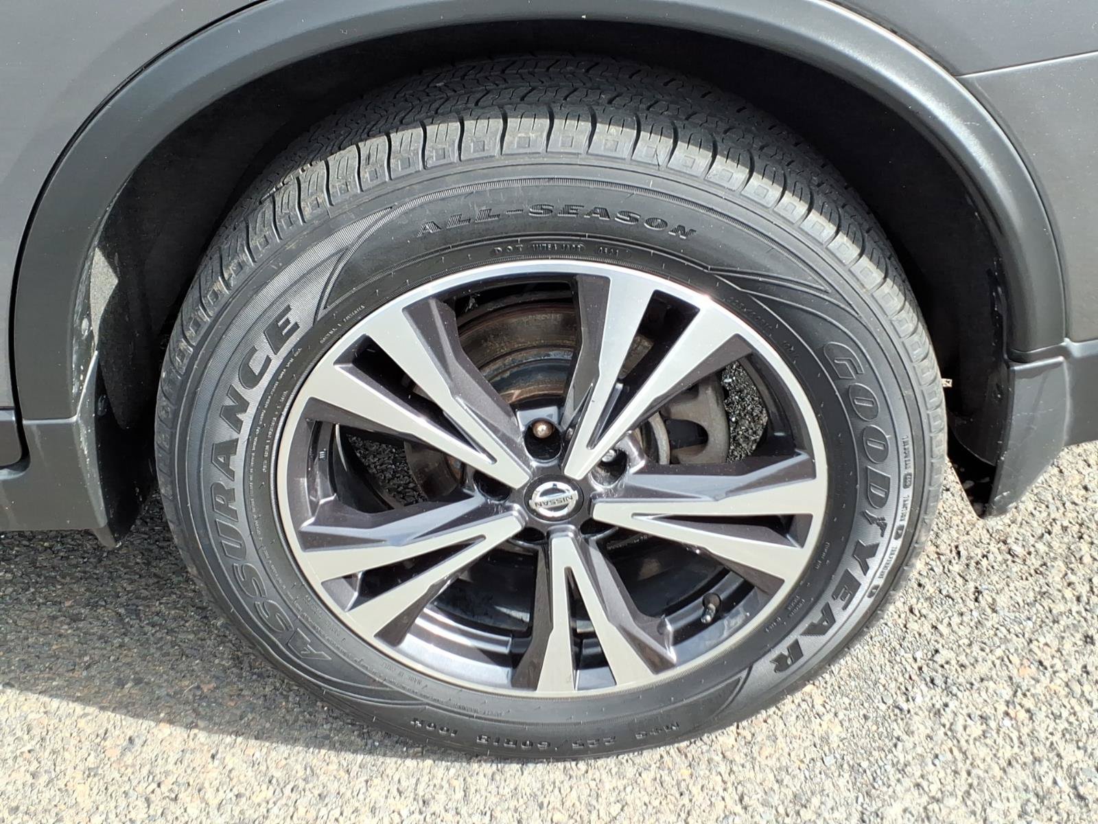Used 2019 Nissan Rogue SV w/ Sun & Sound Touring Package AWD/4WD image 10