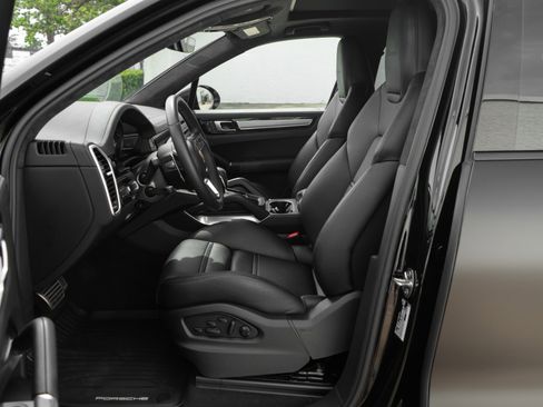 Used 2023 Porsche Cayenne Turbo AWD/4WD image 6