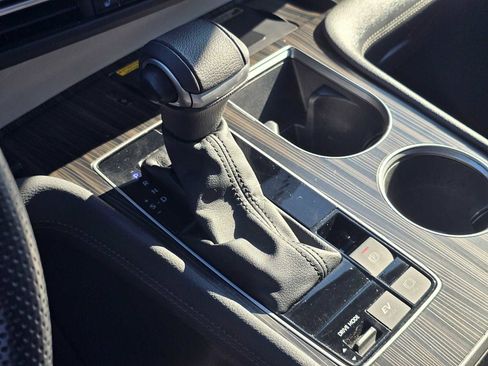 Used 2023 Toyota Sienna Limited image 37