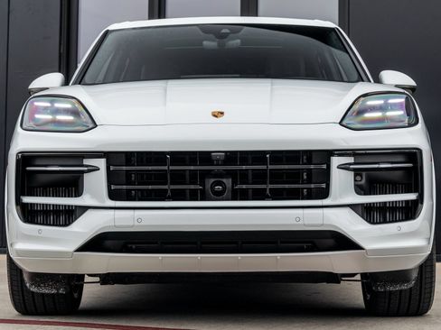 Certified 2026 Porsche Cayenne GTS AWD/4WD image 8