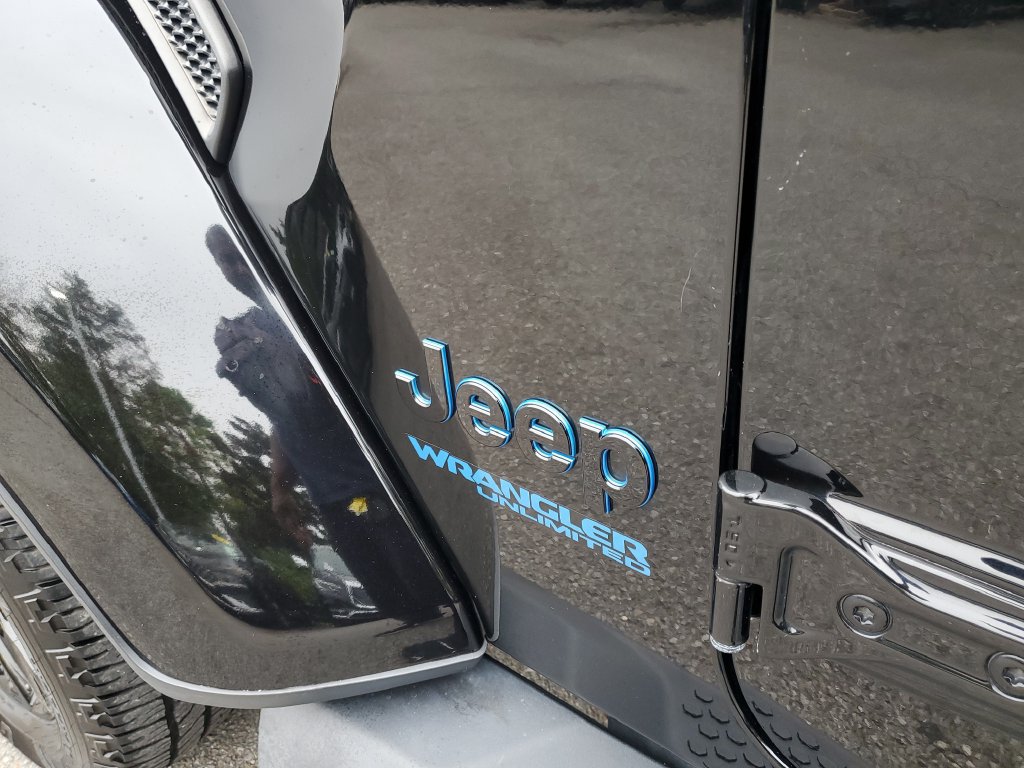 Used 2021 Jeep Wrangler Unlimited Sahara AWD/4WD image 16