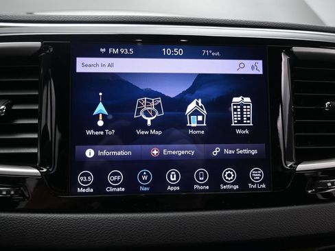 Used 2020 Chrysler Pacifica Touring w/ Advanced Safetytec Group FWD image 21