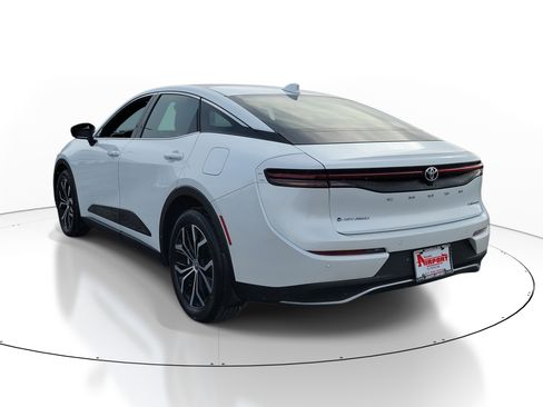 Used 2024 Toyota Crown Limited image 3