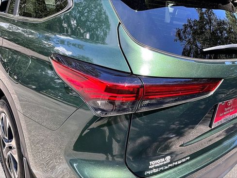 Used 2023 Toyota Highlander XLE FWD image 20