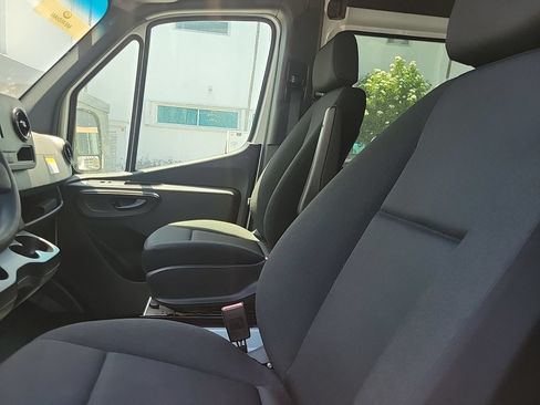 Used 2024 Mercedes-Benz Sprinter 2500 image 21