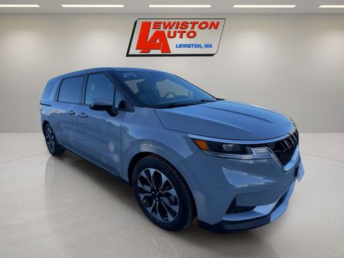 Used 2024 Kia Carnival EX image 7