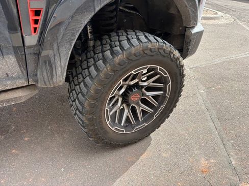 Used 2026 Ford F250 Lariat w/ Black Appearance Package image 12