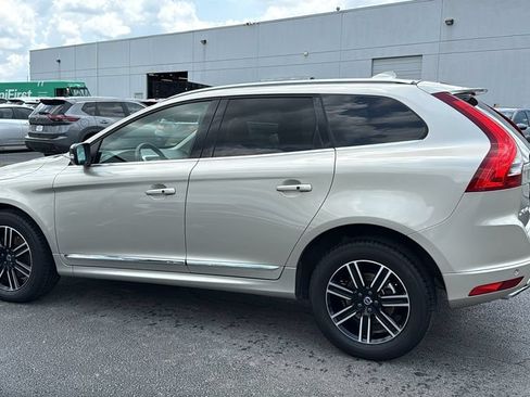 Used 2017 Volvo XC60 T5 Dynamic w/ Preferred Option Package FWD image 6