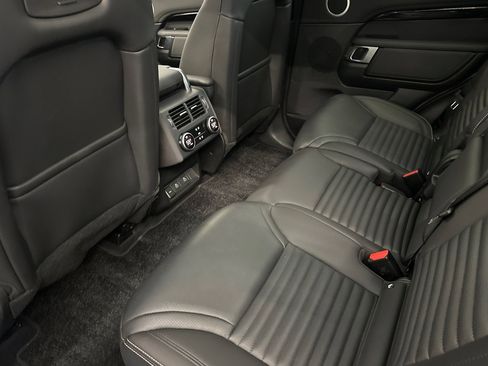 Used 2025 Land Rover Discovery S image 26