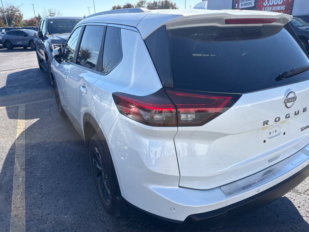 Used 2024 Nissan Rogue SV w/ SV Premium Package AWD/4WD image 5