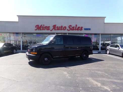 Used 2010 GMC Savana 1500 LS RWD image 1