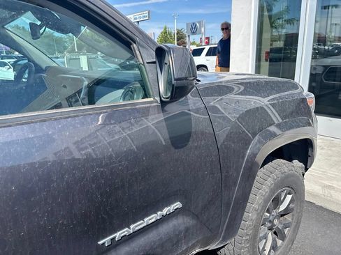 Used 2022 Toyota Tacoma SR5 AWD/4WD image 8