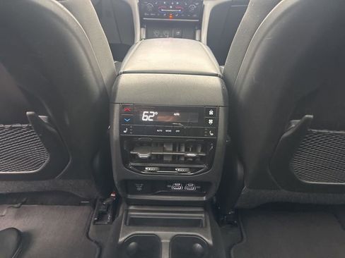 Used 2024 Jeep Grand Cherokee L Limited w/ Luxury Tech Group II image 18