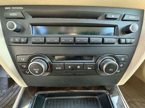 Used 2011 BMW 335i Coupe image 18