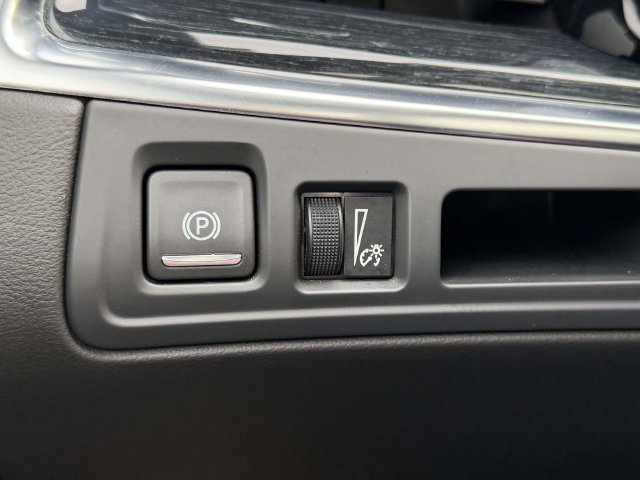 Certified 2024 Cadillac XT5 Premium Luxury AWD/4WD image 31
