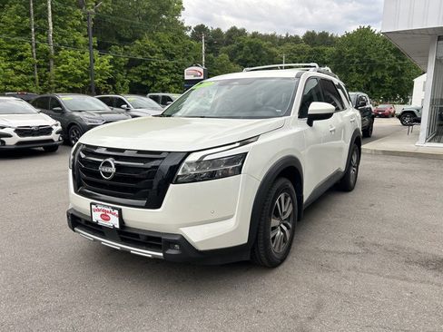 Used 2023 Nissan Pathfinder SL w/ Lighting Package (N92) AWD/4WD image 4