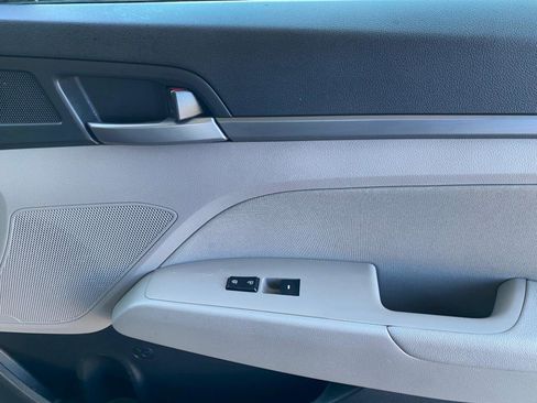 Used 2017 Hyundai Elantra SE image 44