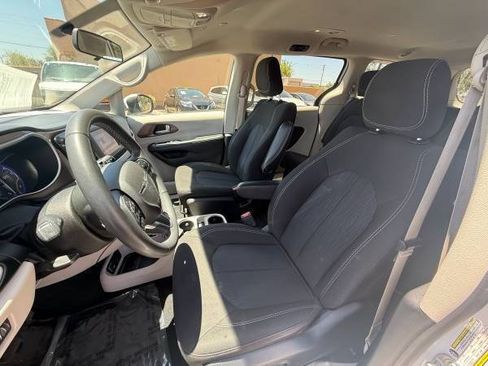 Used 2022 Chrysler Voyager LX FWD image 18