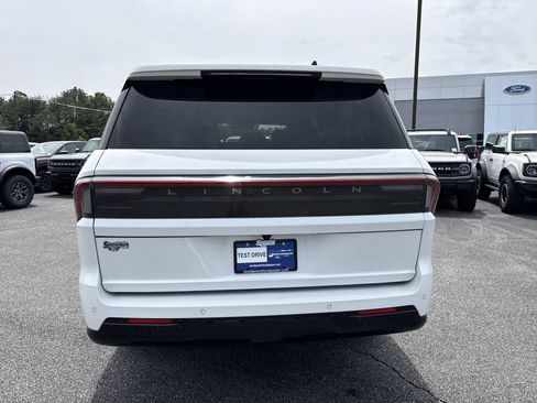 Used 2025 Lincoln Navigator L Reserve AWD/4WD image 6