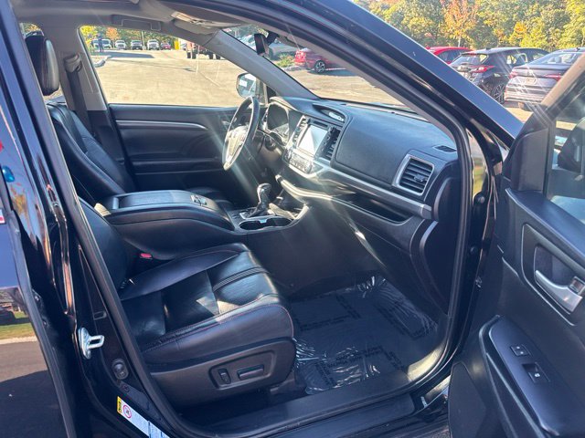 Used 2019 Toyota Highlander SE AWD/4WD image 11