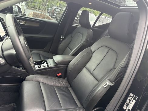 Certified 2023 Volvo XC40 B5 Plus w/ Protection Package Premier AWD/4WD image 16