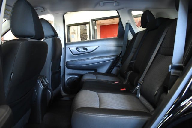 Used 2019 Nissan Rogue SV AWD/4WD image 18