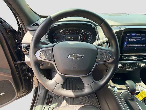 Used 2023 Chevrolet Traverse RS FWD image 39