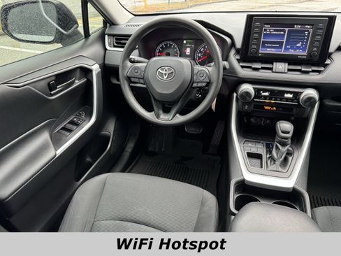Used 2021 Toyota RAV4 LE image 4