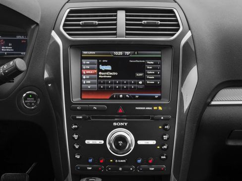 Used 2017 Ford Explorer Sport w/ Equipment Group 401A AWD/4WD image 7