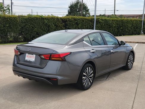 Used 2025 Nissan Altima 2.5 SV FWD image 5