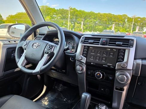 Used 2022 Toyota 4Runner SR5 Premium w/ Moonroof Package AWD/4WD image 13