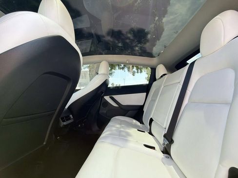 Used 2021 Tesla Model Y Long Range AWD/4WD image 15