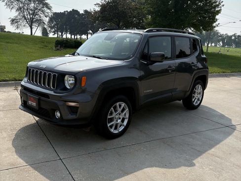 Used 2019 Jeep Renegade Latitude w/ Cold Weather Group image 1