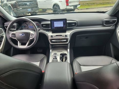 Certified 2022 Ford Explorer XLT w/ Equipment Group 202A image 19