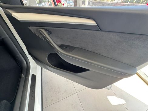 Used 2024 Tesla Model Y Long Range AWD/4WD image 16