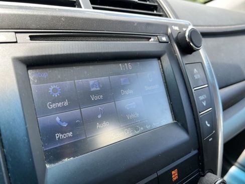 Used 2017 Toyota Camry LE FWD image 14