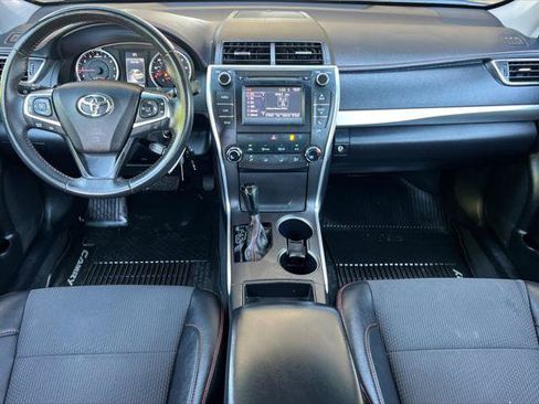Certified 2017 Toyota Camry SE FWD image 3