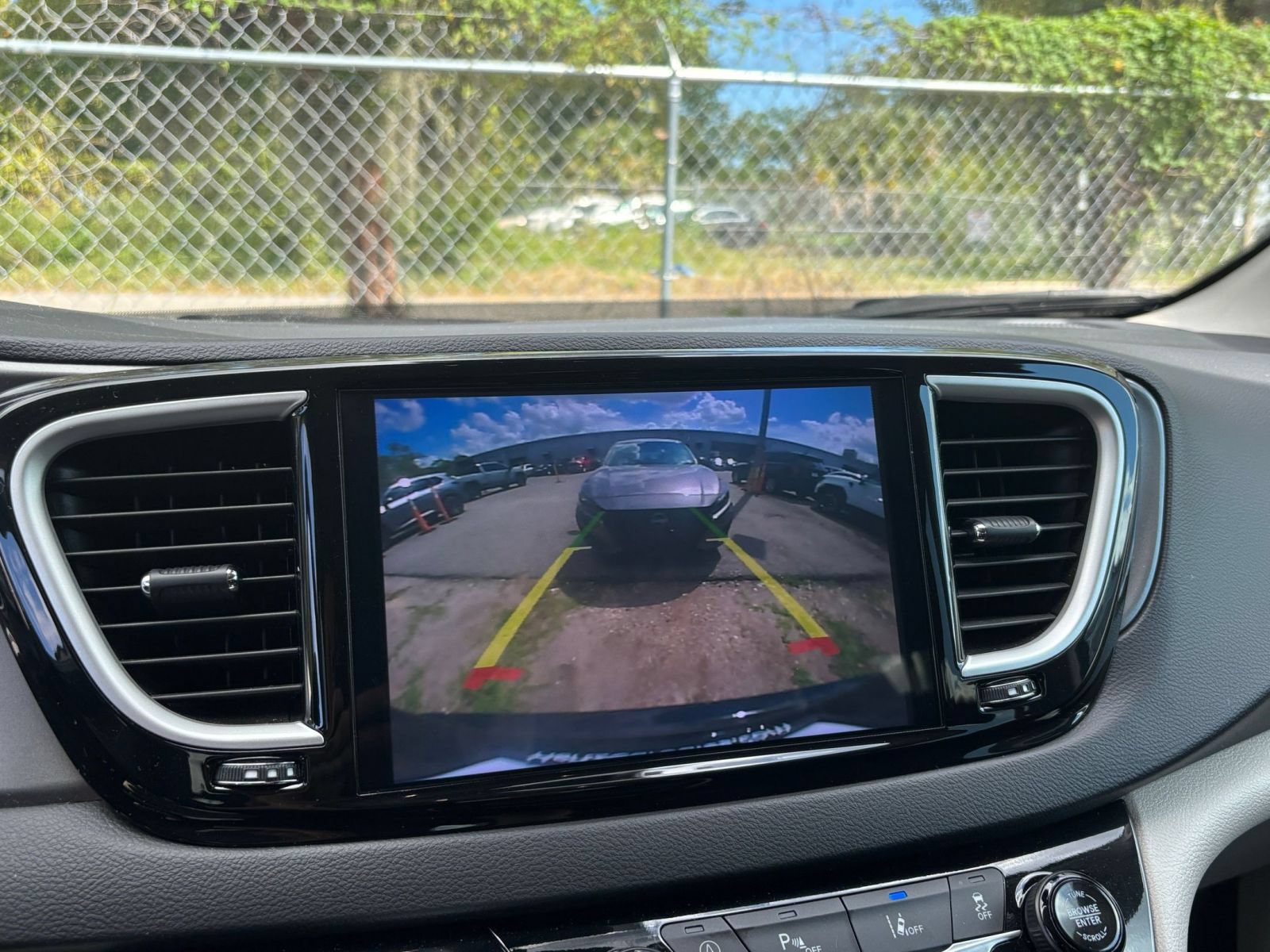 Used 2024 Chrysler Pacifica Touring-L FWD image 25