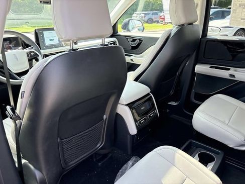 New 2026 Lincoln Aviator AWD w/ Jet Appearance Package image 16