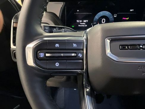 Used 2025 GMC Yukon XL Denali image 40