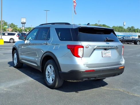 Used 2024 Ford Explorer XLT AWD/4WD image 16
